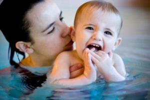 baby-swimming-lessons-mother